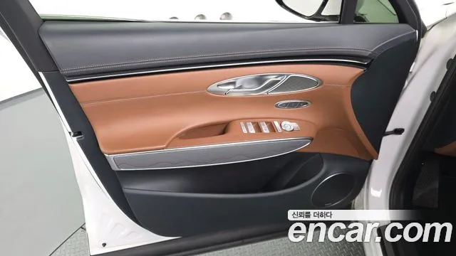 2021 Genesis GV70 3.5T Gasoline AWD Sold VIN KMTMC81CDMU003954 – exterior detail