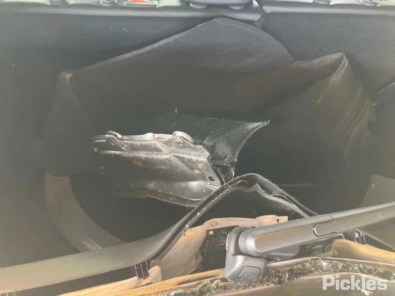 2024 Genesis GV70 Damaged VIN KMTMC81CSSU200912 – odometer reading