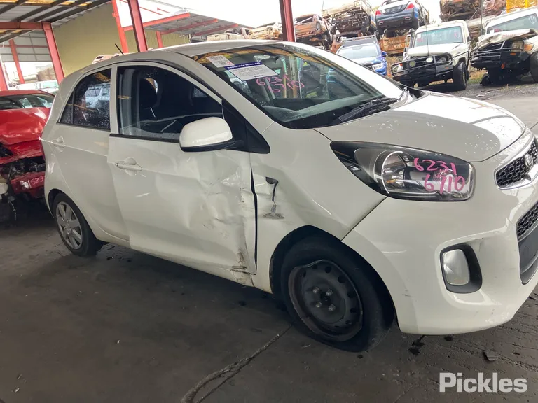 2016 Kia Picanto Used VIN KNABX512MHT402256 – trunk area