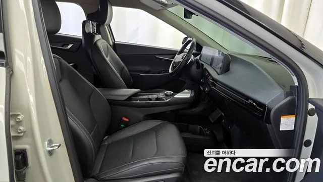 2022 Kia EV6 Long Range Sold VIN KNAC281AFNA055007 – interior seats 2022 Kia EV6 Long Range Sold VIN KNAC281AFNA055007 – interior seats