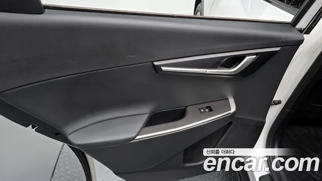 2022 Kia EV6 Long Range Sold VIN KNAC281AFNA070962 – interior seats