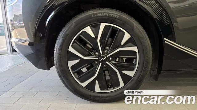 2022 Kia EV6 Long Range Sold VIN KNAC381AFNA011570 – exterior detail