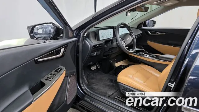 2022 Kia EV6 Long Range 4WD Sold VIN KNAC381CPNA055708 – interior seats