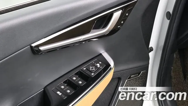 2022 Kia EV6 Long Range 4WD Sold VIN KNAC381CPNA089414 – interior seats