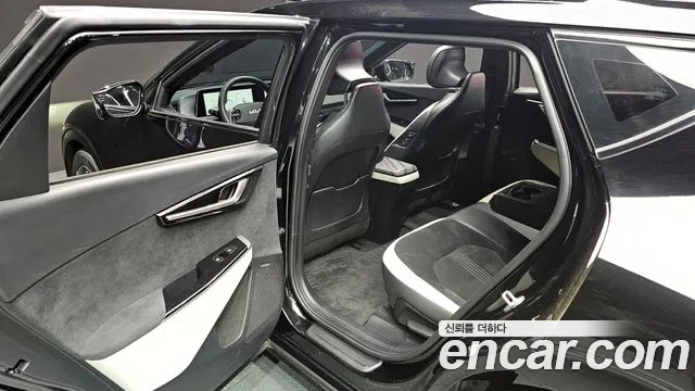 2022 Kia EV6 Long Range 4WD Sold VIN KNAC581CPNA011740 – interior seats