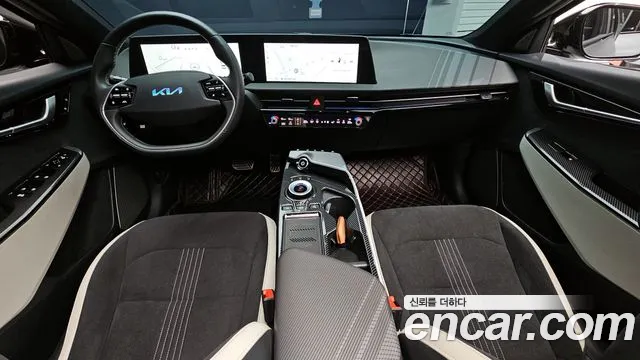2022 Kia EV6 Long Range 4WD Sold VIN KNAC581CPNA041863 – interior seats 2022 Kia EV6 Long Range 4WD Sold VIN KNAC581CPNA041863 – interior seats