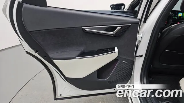 2025 Kia The New EV6 Long Range 4WD Sold VIN KNAC581CPSA624389 – interior seats