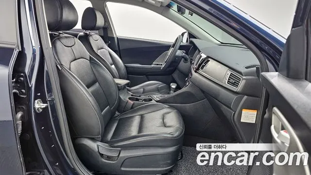 2017 Kia Niro Luxury Sold VIN KNACA81CGHA079158 – trunk area