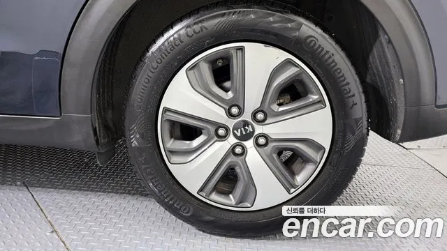 2017 Kia Niro Luxury Sold VIN KNACA81CGHA079158 – photo 11