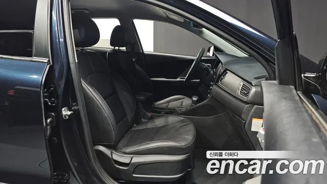 2018 Kia Niro Luxury Sold VIN KNACA81CGJA260953 – photo 16