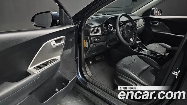2018 Kia Niro Luxury Sold VIN KNACA81CGJA260953 – photo 17