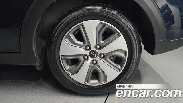 2018 Kia Niro Luxury Sold VIN KNACA81CGJA260953 – photo 24