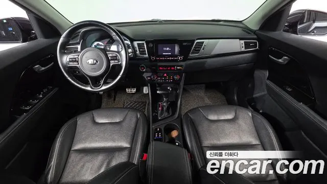 2017 Kia Niro Prestige Sold VIN KNACB81CGHA072190 – exterior detail
