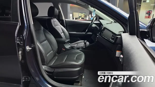 2017 Kia Niro Prestige Sold VIN KNACB81CGHA074560 – photo 12