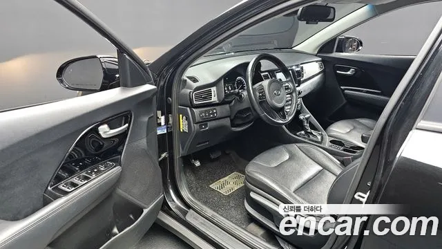 2018 Kia Niro Prestige Sold VIN KNACB81CGJA128133 – photo 12