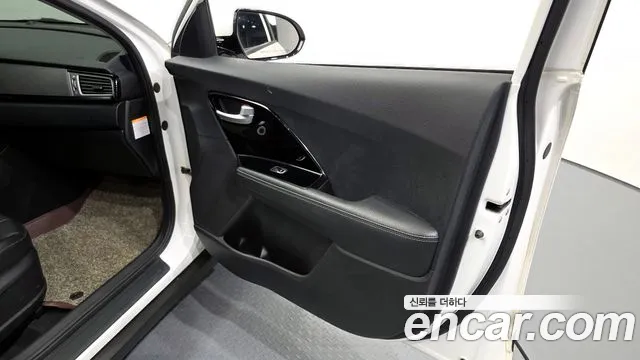 2018 Kia Niro Prestige Sold VIN KNACB81CGJA140449 – interior seats