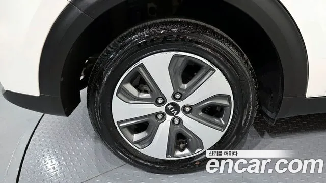 2018 Kia Niro Prestige Sold VIN KNACB81CGJA140449 – photo 16