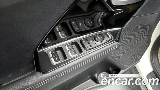 2018 Kia Niro Prestige Sold VIN KNACB81CGJA140449 – photo 30