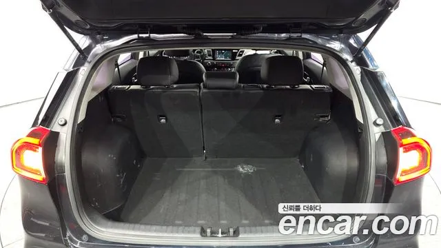 2018 Kia Niro Prestige Sold VIN KNACB81CGJA146566 – photo 29