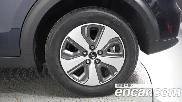 2018 Kia Niro Prestige Sold VIN KNACB81CGJA146566 – photo 30