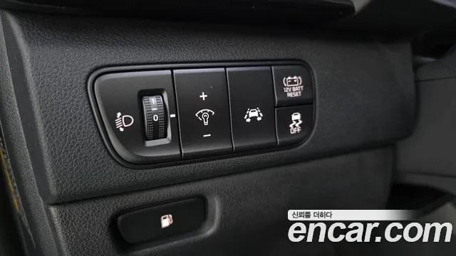 2018 Kia Niro Prestige Sold VIN KNACB81CGJA166608 – front exterior 2018 Kia Niro Prestige Sold VIN KNACB81CGJA166608 – front exterior