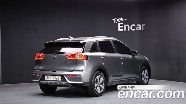 2018 Kia Niro Prestige Sold VIN KNACB81CGJA181020 – rear exterior