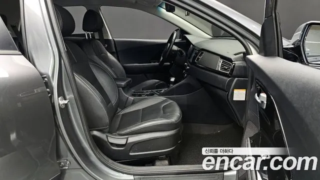 2018 Kia Niro Prestige Sold VIN KNACB81CGJA181020 – exterior detail