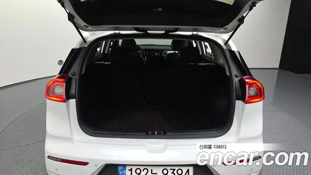 2018 Kia Niro Prestige Sold VIN KNACB81CGJA193182 – rear exterior