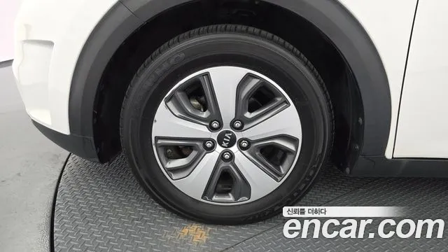 2018 Kia Niro Prestige Sold VIN KNACB81CGJA193182 – photo 14
