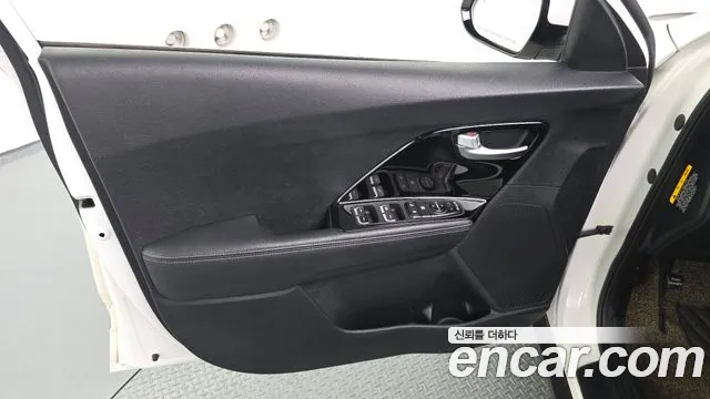 2018 Kia Niro Prestige Sold VIN KNACB81CGJA193182 – photo 18