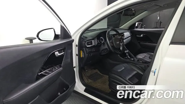 2018 Kia Niro Prestige Sold VIN KNACB81CGJA193182 – photo 24
