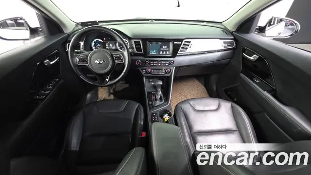 2018 Kia Niro Prestige Sold VIN KNACB81CGJA193182 – photo 31