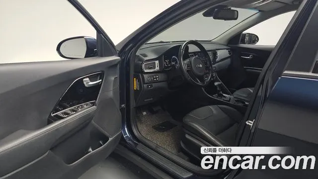 2018 Kia Niro Prestige Sold VIN KNACB81CGJA212880 – photo 16