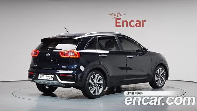 2018 Kia Niro Prestige Sold VIN KNACB81CGJA212880 – photo 30
