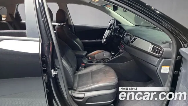 2019 Kia Niro Prestige Sold VIN KNACB81CGKA274536 – photo 32