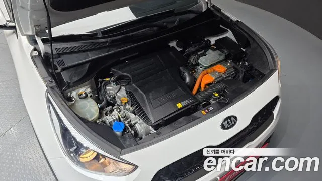 2020 Kia The New Niro 1.6 HEV Sold VIN KNACB81CGLA402764 – exterior detail 2020 Kia The New Niro 1.6 HEV Sold VIN KNACB81CGLA402764 – exterior detail