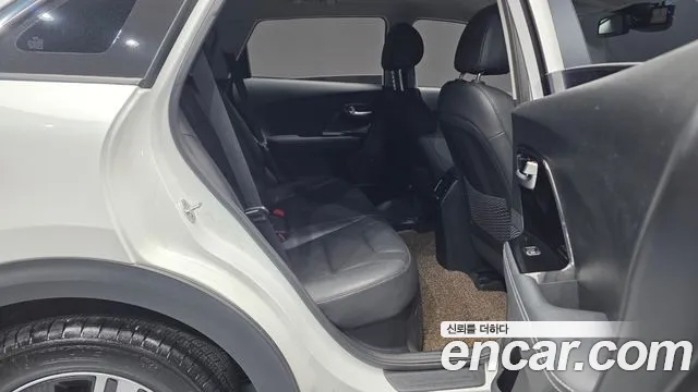 2020 Kia The New Niro 1.6 HEV Sold VIN KNACB81CGLA402764 – trunk area 2020 Kia The New Niro 1.6 HEV Sold VIN KNACB81CGLA402764 – trunk area