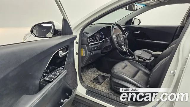 2021 Kia The New Niro 1.6 HEV Sold VIN KNACB81CGMA457593 – side profile