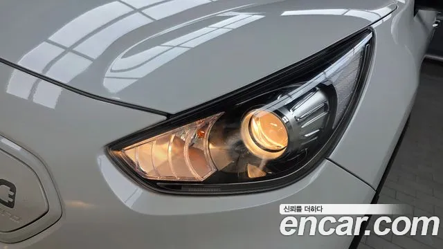 2020 Kia Niro EV Prestige Sold VIN KNACB81GFLA065460 – exterior detail 2020 Kia Niro EV Prestige Sold VIN KNACB81GFLA065460 – exterior detail