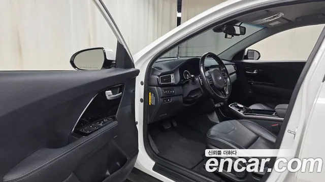 2020 Kia Niro EV Prestige Sold VIN KNACB81GFLA065460 – trunk area 2020 Kia Niro EV Prestige Sold VIN KNACB81GFLA065460 – trunk area