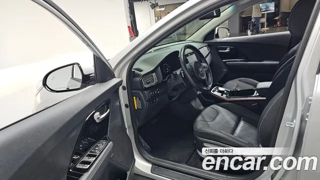 2021 Kia Niro EV Prestige Sold VIN KNACB81GFMA093312 – rear exterior 2021 Kia Niro EV Prestige Sold VIN KNACB81GFMA093312 – rear exterior