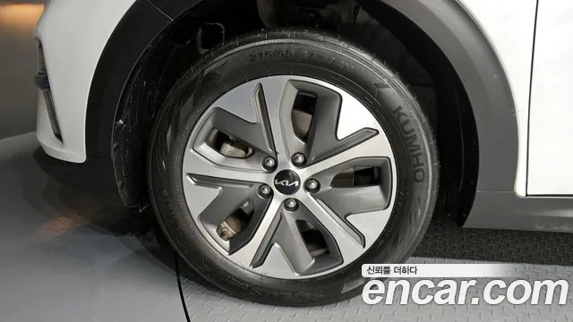 2022 Kia Niro EV Prestige Sold VIN KNACB81GFNA124528 – exterior detail 2022 Kia Niro EV Prestige Sold VIN KNACB81GFNA124528 – exterior detail