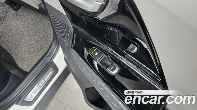 2018 Kia Niro Noblesse Sold VIN KNACC81CGJA096969 – exterior detail