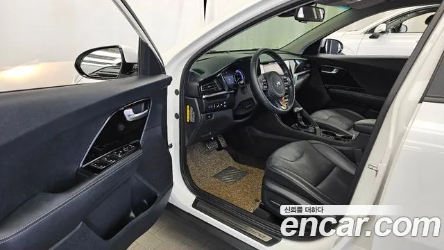 2020 Kia The New Niro 1.6 HEV Sold VIN KNACC81CGLA405040 – engine bay
