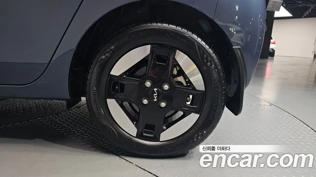 2024 Kia The New Kia Ray EV Air VIN KNACG81AFRT005818