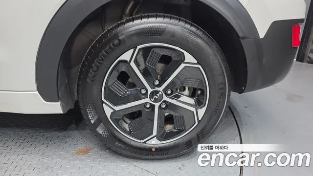 2022 Kia The All New Niro Prestige Sold VIN KNACR81EGNA045863 – trunk area 2022 Kia The All New Niro Prestige Sold VIN KNACR81EGNA045863 – trunk area