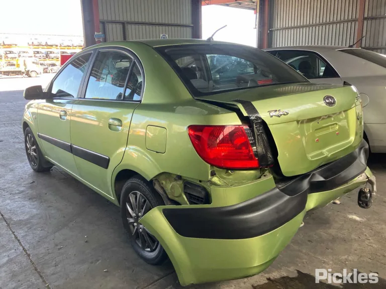 2006 Kia Rio Damaged VIN KNADE223366153785 – dashboard