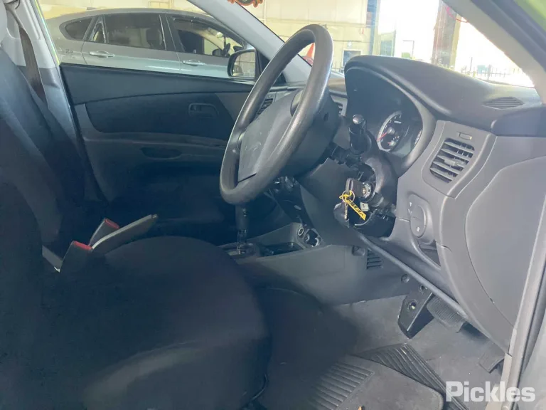 2006 Kia Rio Damaged VIN KNADE223366153785 – interior seats