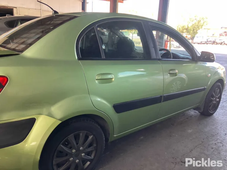 2006 Kia Rio Damaged VIN KNADE223366153785 – undercarriage