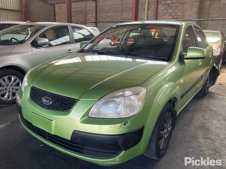 2006 Kia Rio Damaged VIN KNADE223366153785 – trunk area